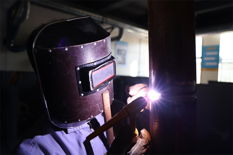 在西安想學焊工去哪里？做一名有“技術”的焊工，不愁沒錢賺！