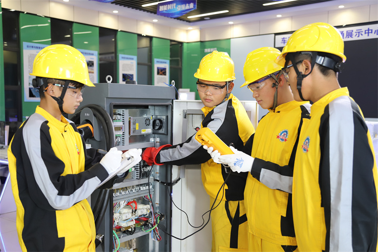 新能源汽車專業怎么樣？就業前景到底如何？