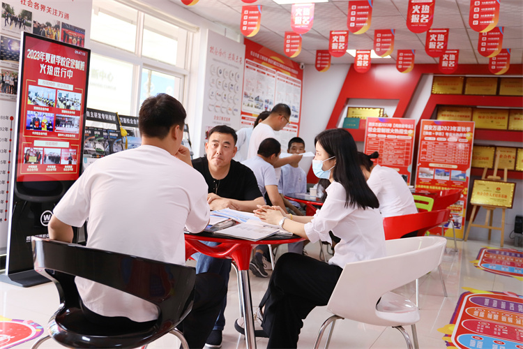 十幾歲很迷茫，學什么技術更吃香，怎么學找誰學？????