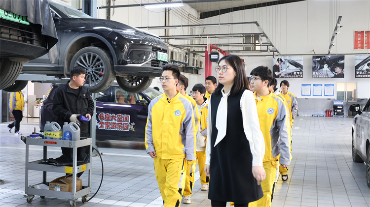 走進(jìn)零跑汽車，解鎖職業(yè)新視野——西安萬通汽車學(xué)校學(xué)子開展企業(yè)研學(xué)活動(dòng)