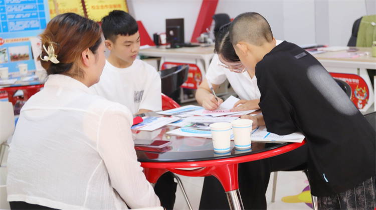 高考出分，中考結束，西安萬通接待中心，異?；鸨瑍