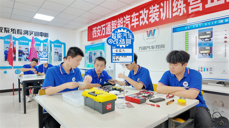 西安萬通智能汽車改造營圓滿收官！這群學生玩轉黑科技，帥炸了！