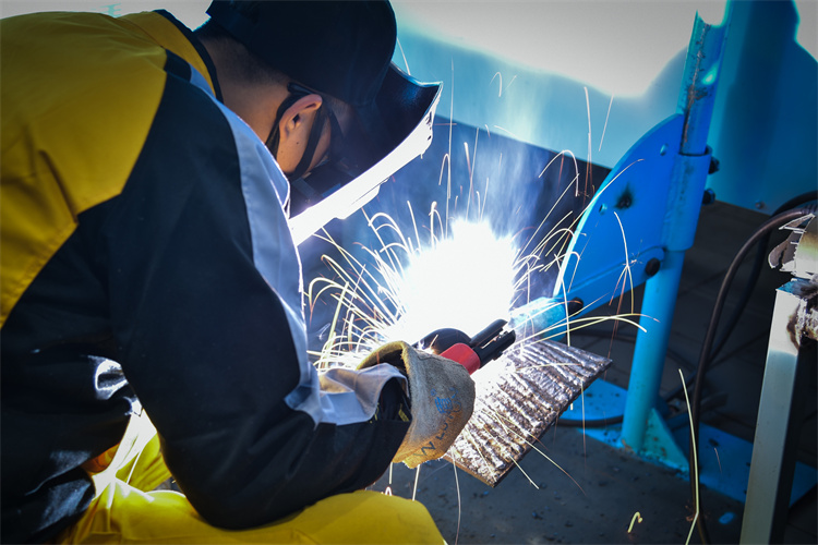 成年人學焊接技術怎么樣？掌握一技之長，告別就業困境！