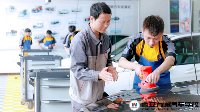 西安萬通汽車學(xué)校實(shí)訓(xùn)耗材投放在學(xué)子在實(shí)訓(xùn)中