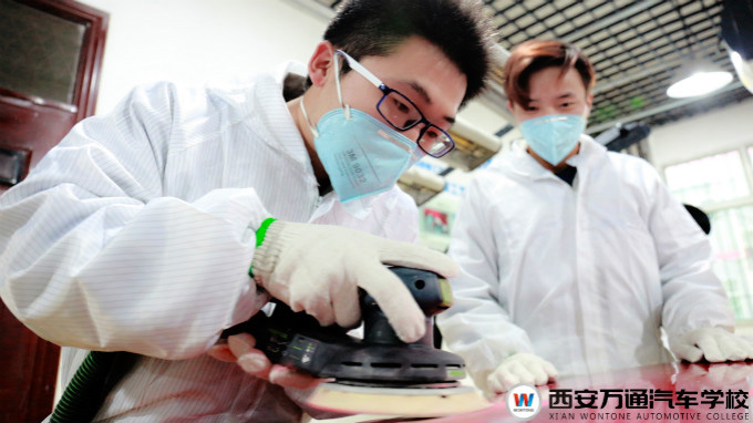 初中生在西安萬(wàn)通學(xué)汽車(chē)技術(shù)