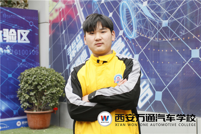 【新創(chuàng)客】郭苗帥:謹慎擇校,我要上個專業(yè)學校!