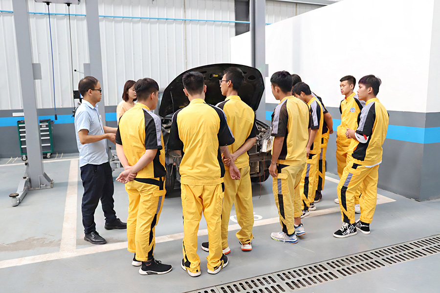 萬通學子比亞迪、現代汽車公司學習參觀3