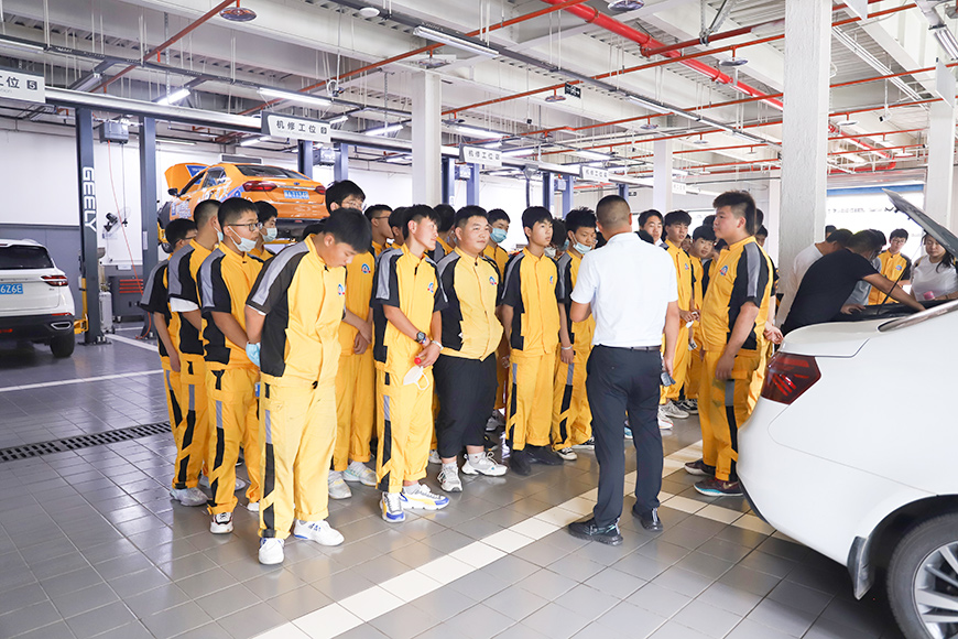 萬通學子領克、吉利汽車公司技術體驗營8