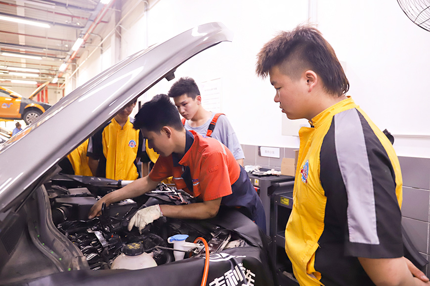 萬通學子領克、吉利汽車公司技術體驗營10