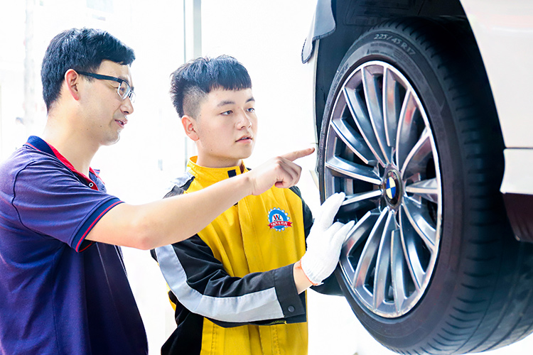 初中生如何選擇適合自己的學(xué)校？