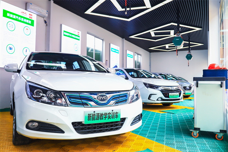 歐盟將于2035年正式禁售燃油車！ 新能源汽車行業發展前景大好！