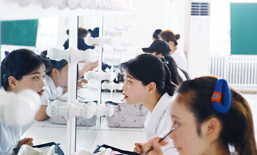 妝飾青春，點亮職場之彩妝大賽3