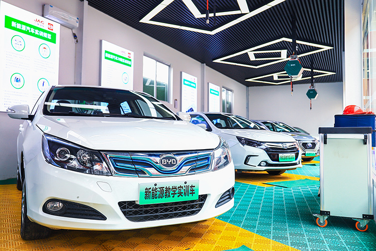 學(xué)汽修有前途嗎？汽修有哪些專業(yè)，學(xué)汽修都學(xué)什么？