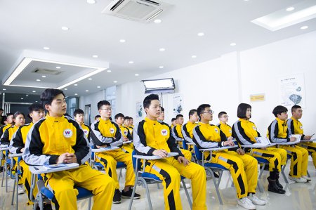 學(xué)汽車維修去學(xué)校好還是實(shí)體店好，學(xué)汽修技術(shù)一般需要多久？